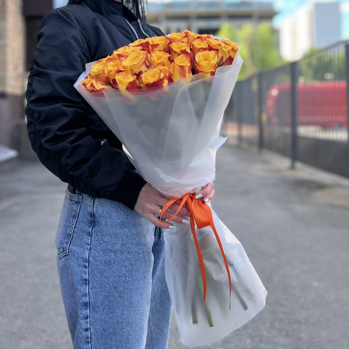 35 ярких роз Корфу 60 см