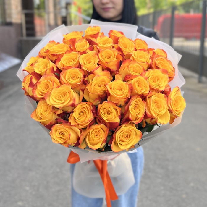 35 ярких роз Корфу 60 см