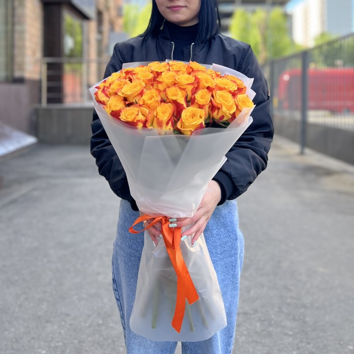 35 ярких роз Корфу 60 см