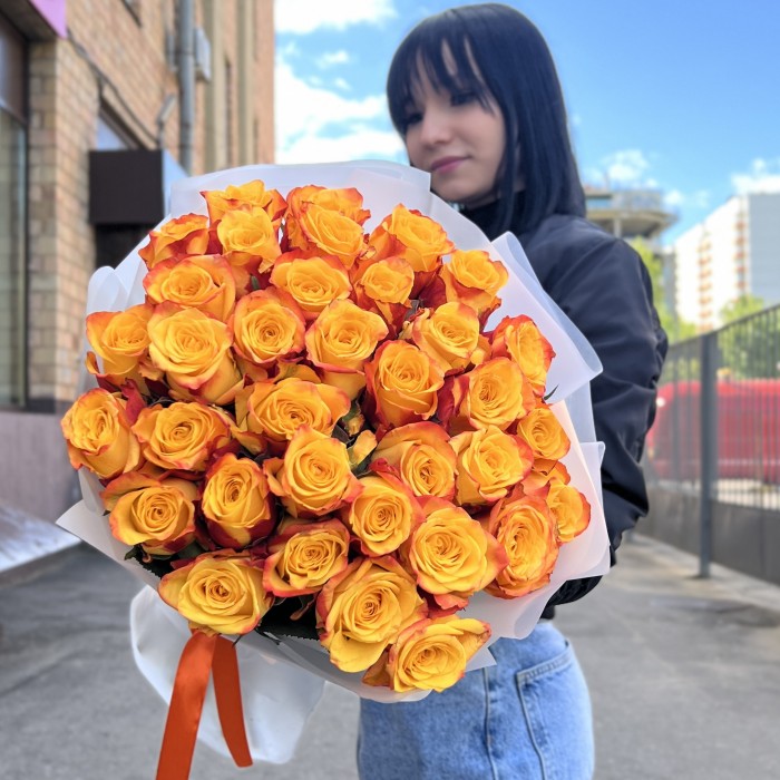 35 ярких роз Корфу 60 см