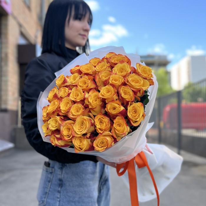 35 ярких роз Корфу 60 см