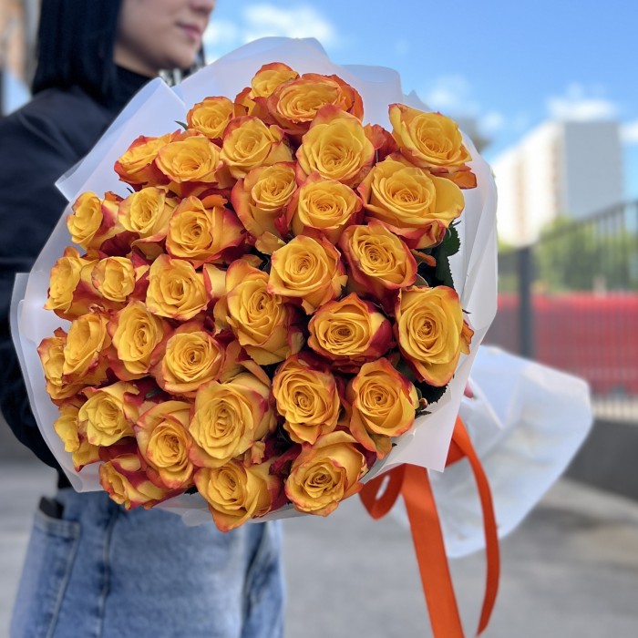 35 ярких роз Корфу 60 см