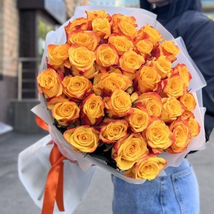 35 ярких роз Корфу 60 см