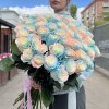 51 радужная розово-бело-голубая роза 60 см