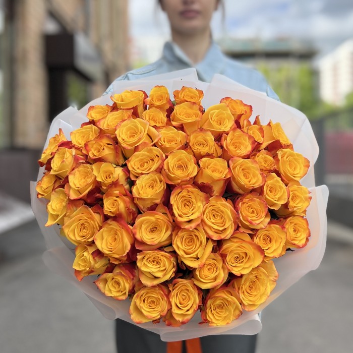 51 желто-оранжевая роза Корфу 60 см
