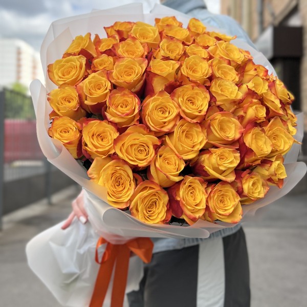 51 желто-оранжевая роза Корфу 60 см