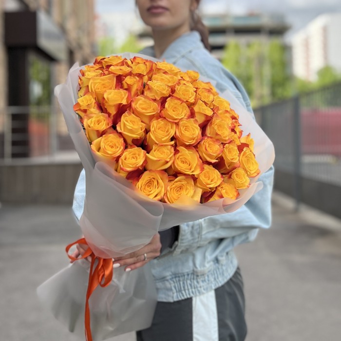 51 желто-оранжевая роза Корфу 60 см