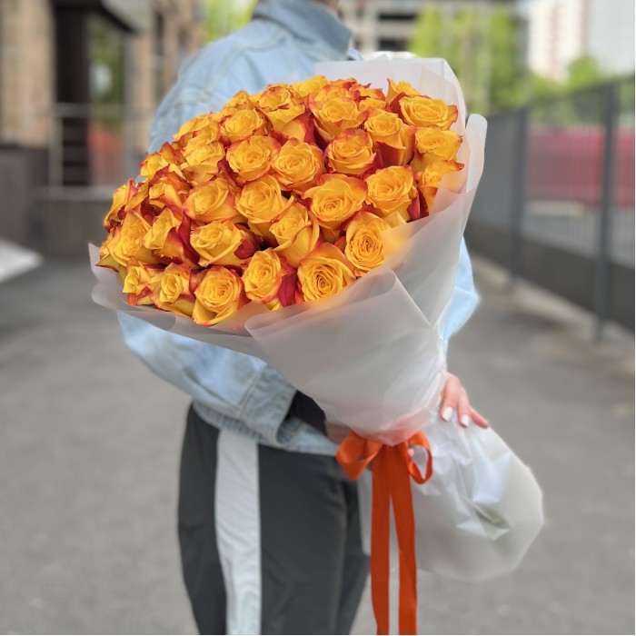 51 желто-оранжевая роза Корфу 60 см