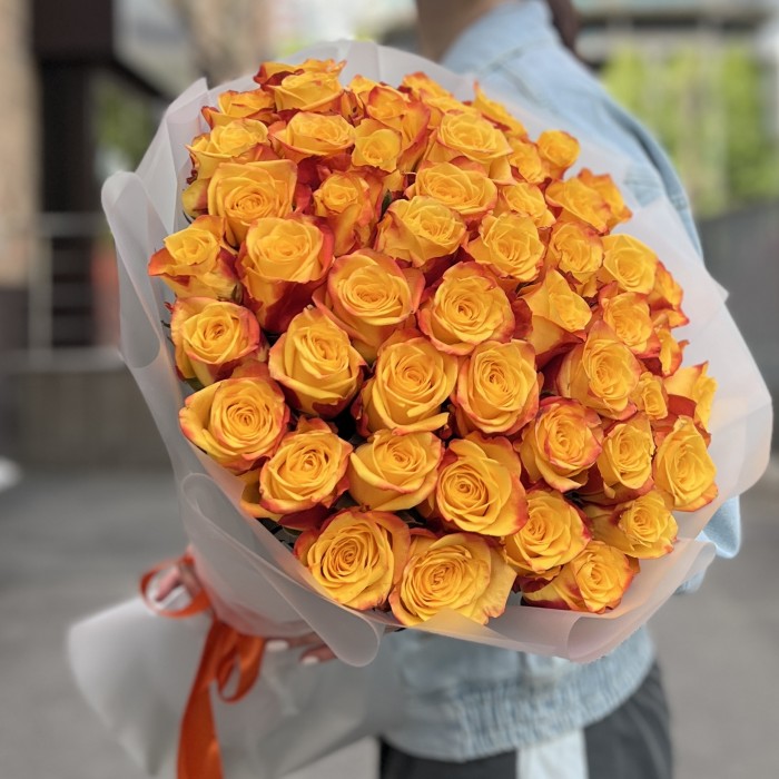 51 желто-оранжевая роза Корфу 60 см