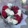 Букет пионовидных роз Рэд пиано и пионов