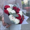 Букет пионовидных роз Рэд пиано и пионов