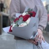 Букет пионовидных роз Рэд пиано и пионов