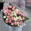 17 нежных кустовых роз с папоротником MIX