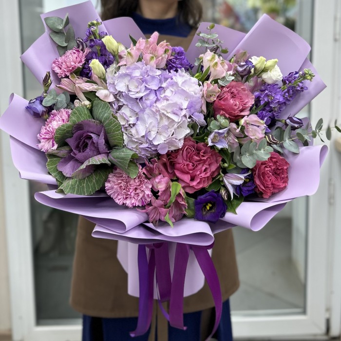 Букет дня с розами Яркий праздник