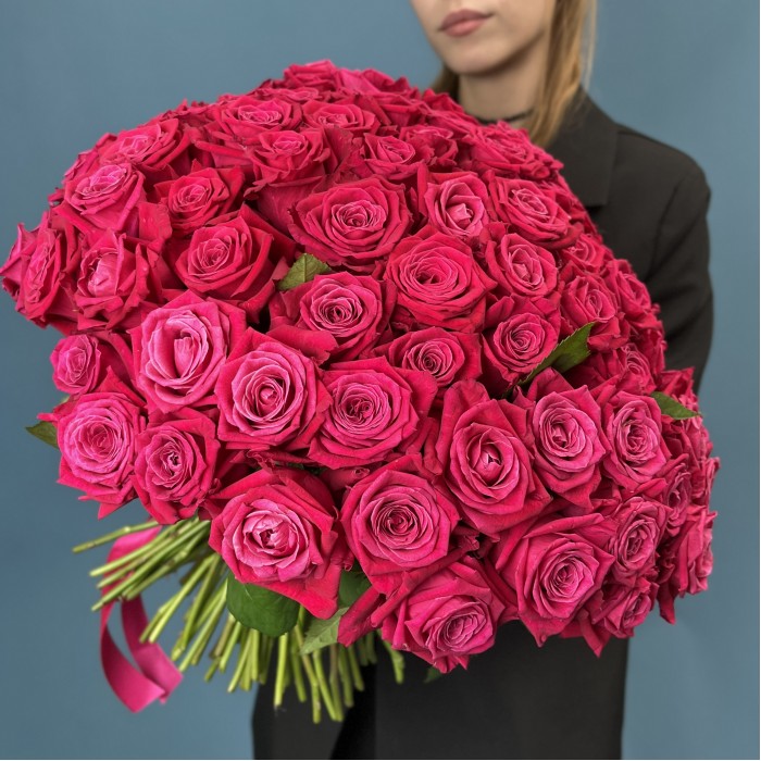 101 малиновая роза Шангрила 40 см
