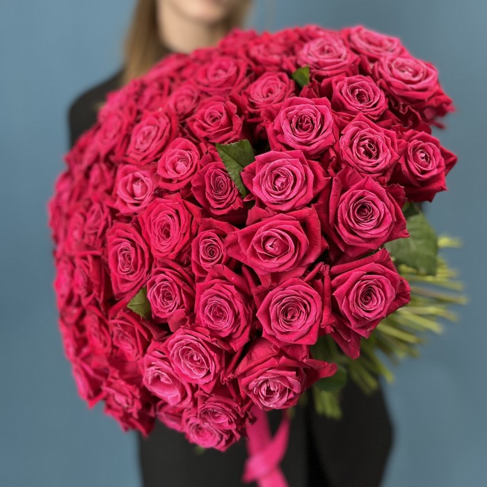 101 малиновая роза Шангрила 40 см