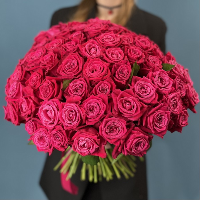 101 малиновая роза Шангрила 40 см