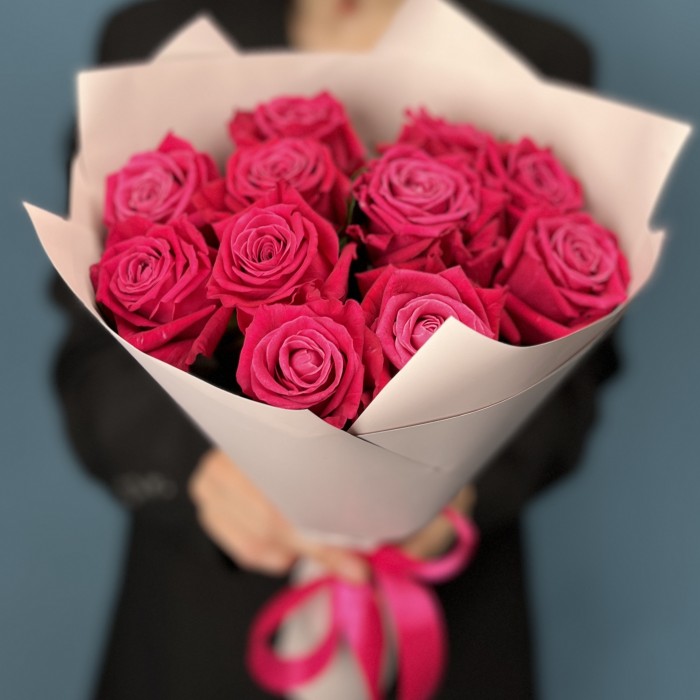 11 малиновых роз Шангрила 40 см