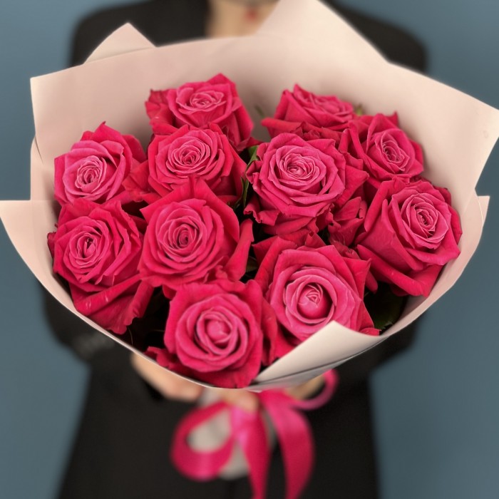11 малиновых роз Шангрила 40 см