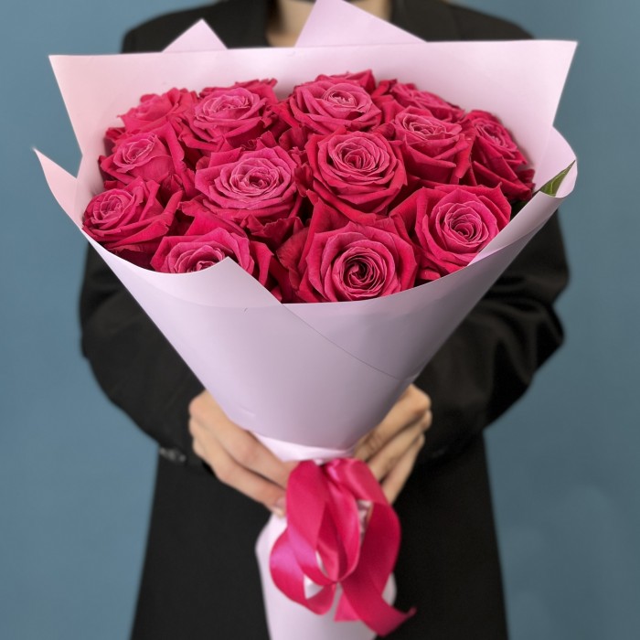 15 малиновых роз Шангрила 40 см