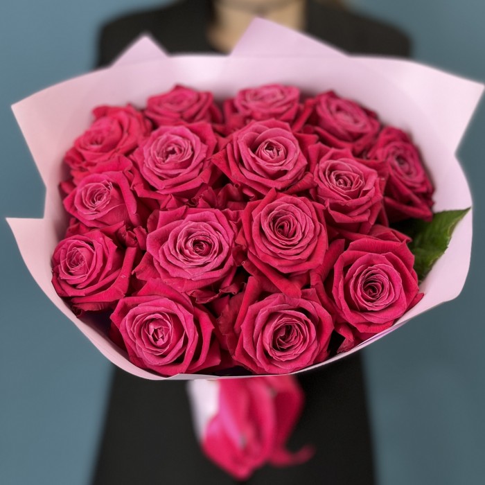 15 малиновых роз Шангрила 40 см