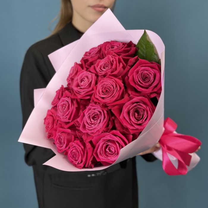 15 малиновых роз Шангрила 40 см