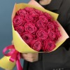 19 малиновых роз Шангрила 40 см