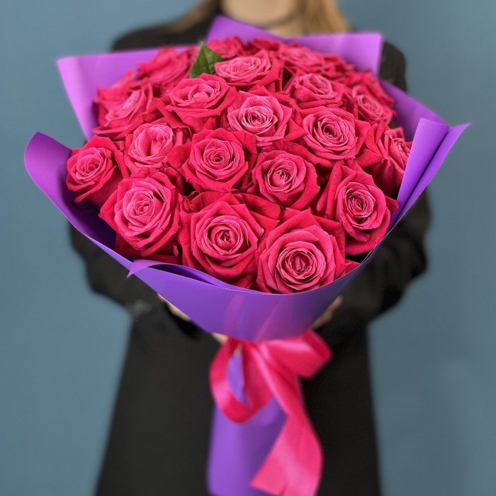 25 малиновых роз Шангрила 40 см