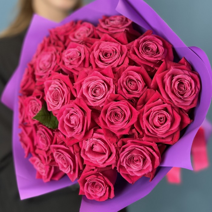25 малиновых роз Шангрила 40 см