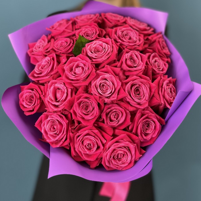 25 малиновых роз Шангрила 40 см
