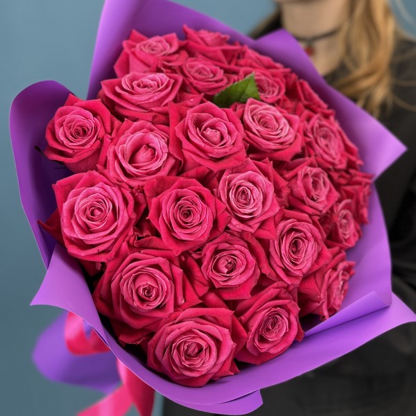 25 малиновых роз Шангрила 40 см