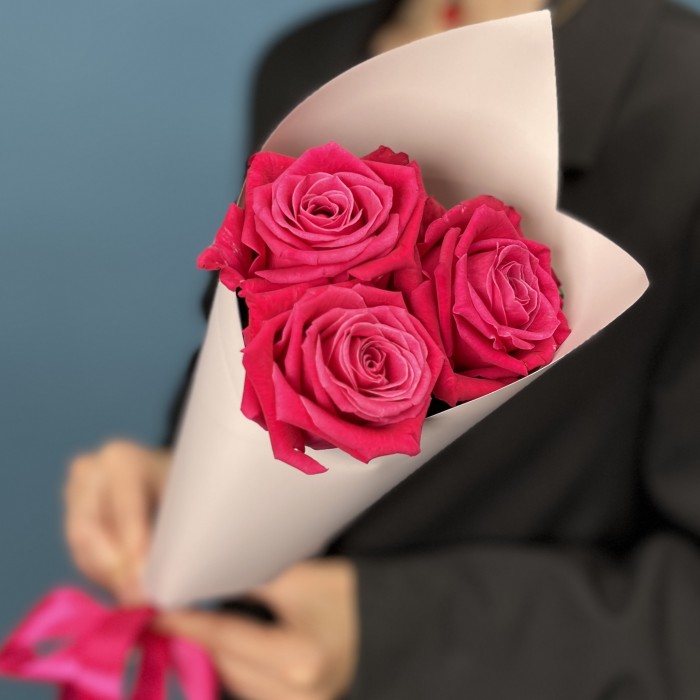 3 малиновые розы Шангрила 40 см