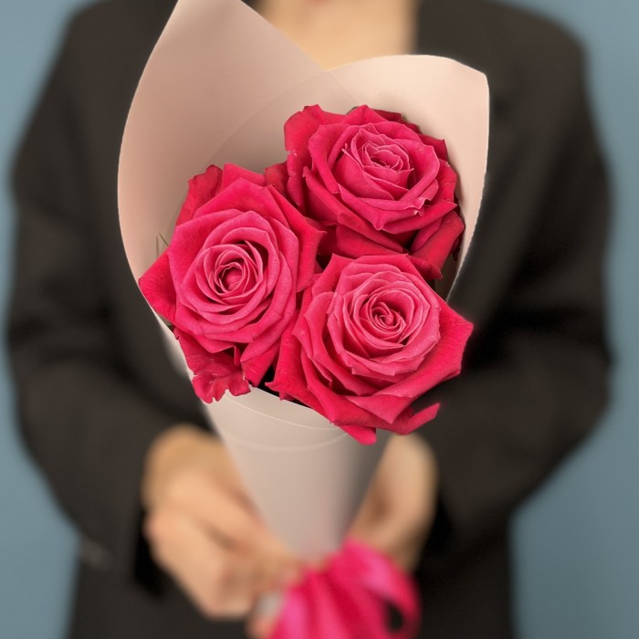 3 малиновые розы Шангрила 40 см