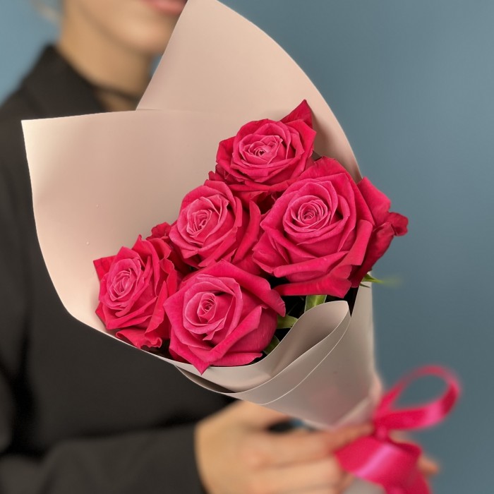 5 малиновых роз Шангрила 40 см