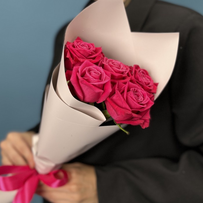 5 малиновых роз Шангрила 40 см