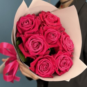 7 малиновых роз Шангрила 40 см