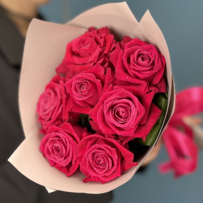 7 малиновых роз Шангрила 40 см