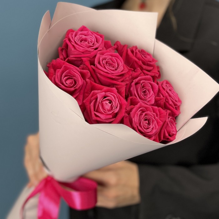9 малиновых роз Шангрила 40 см