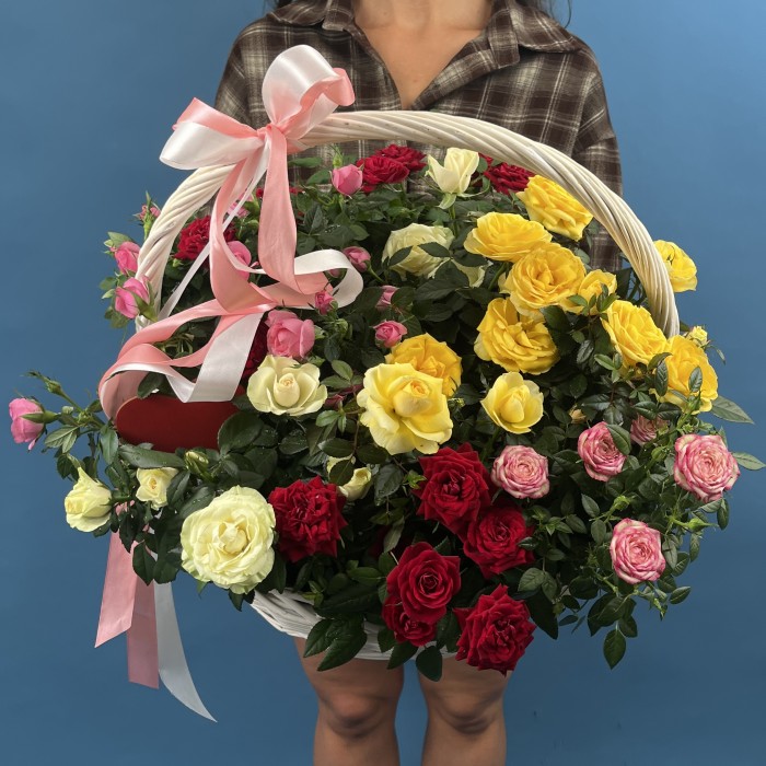 Большая подарочная корзина с Розами