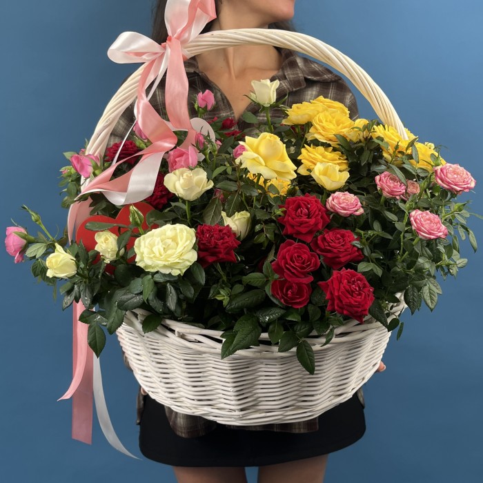 Большая подарочная корзина с Розами