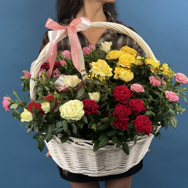 Большая подарочная корзина с Розами