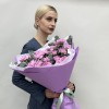25 сиреневых гвоздик с эвкалиптом
