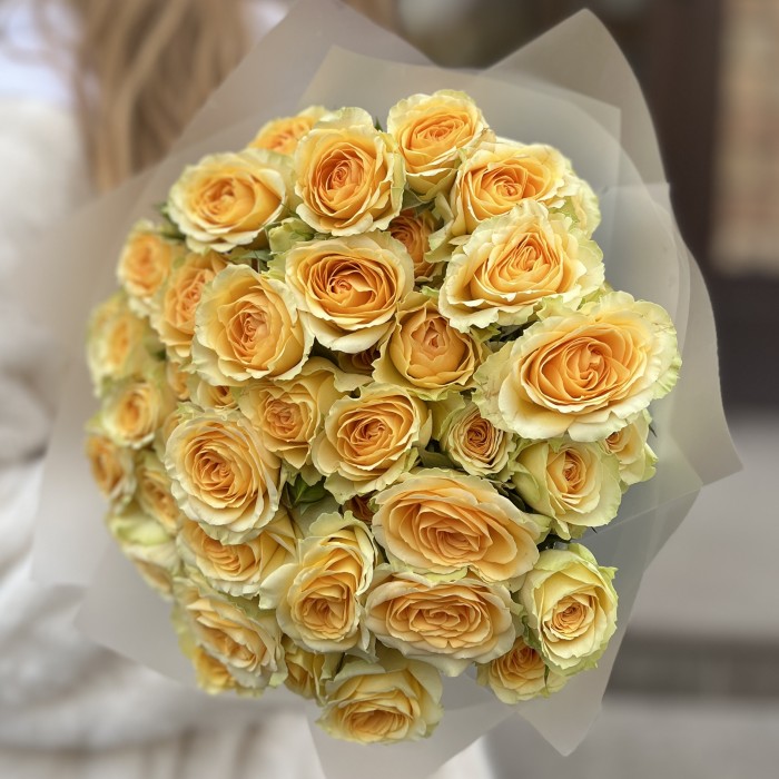 11 кустовых желтых роз Бандолера