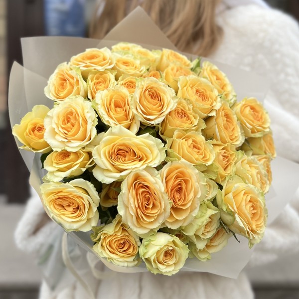 11 кустовых желтых роз Бандолера