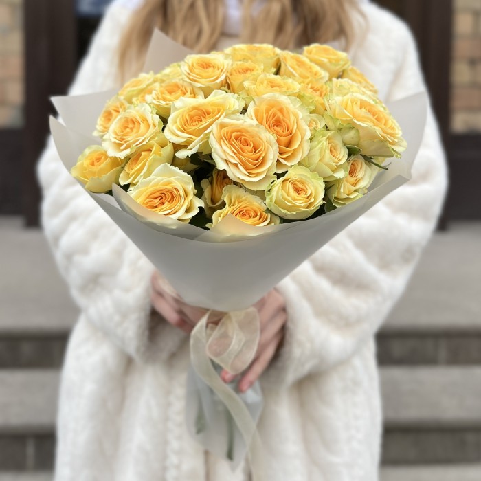 11 кустовых желтых роз Бандолера