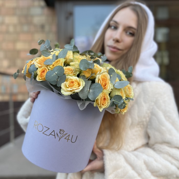 15 пионовидных роз Бандолера в коробке