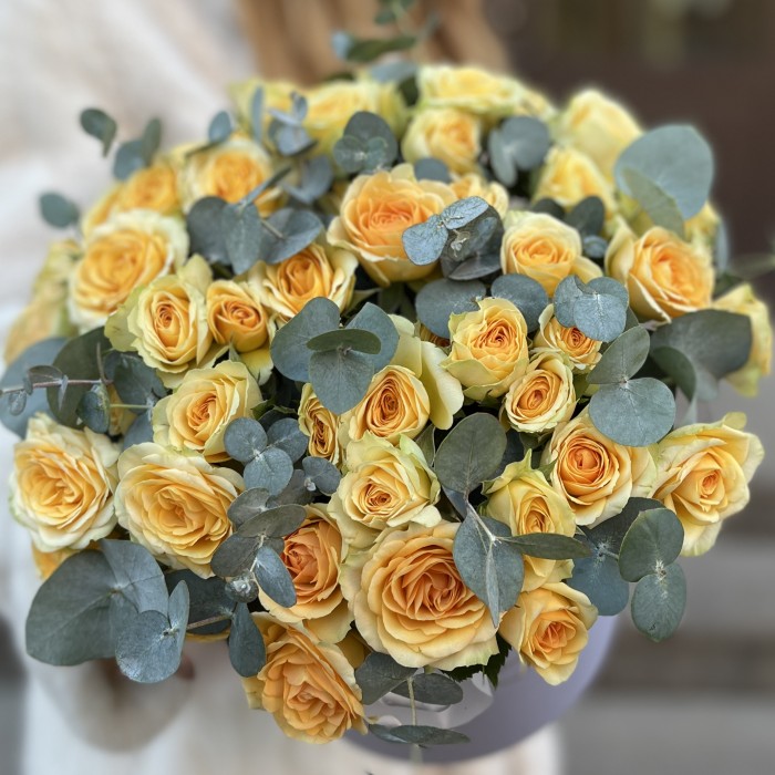 15 пионовидных роз Бандолера в коробке