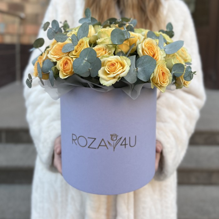 15 пионовидных роз Бандолера в коробке