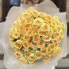 25 желтых кустовых пионовидных роз Бандолера 50 см