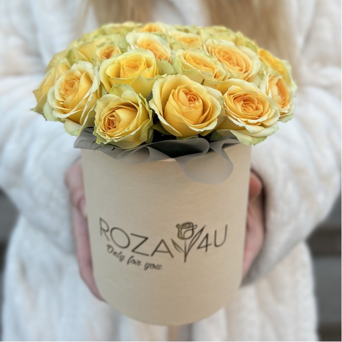 5 желтых пионовидных роз Бандолера в коробке